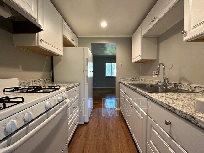 Primary Photo - 3029 Rotunda Ct N