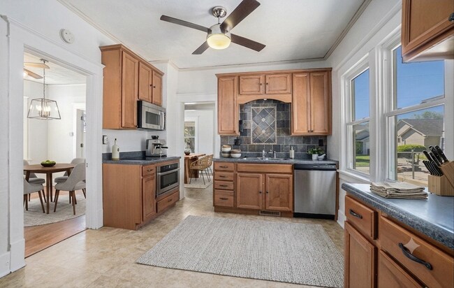 Building Photo - 1511 N 31st St