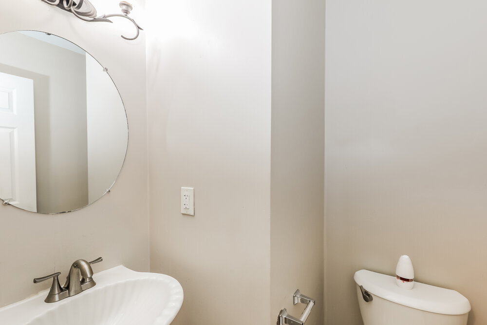 Building Photo - 403 Streamview Ln