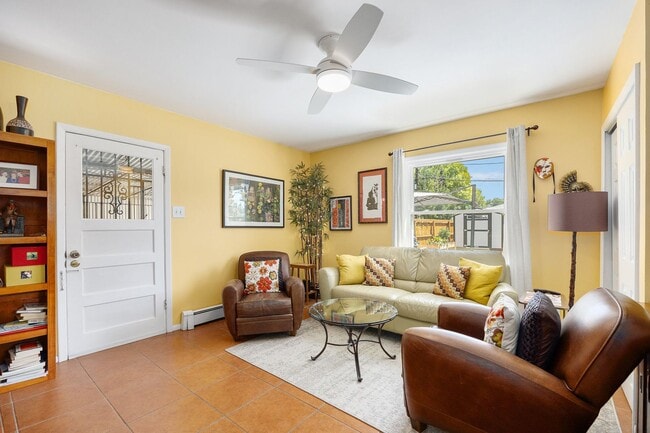 Building Photo - Charming 2bed/1.5bath Bungalow near Wash Park