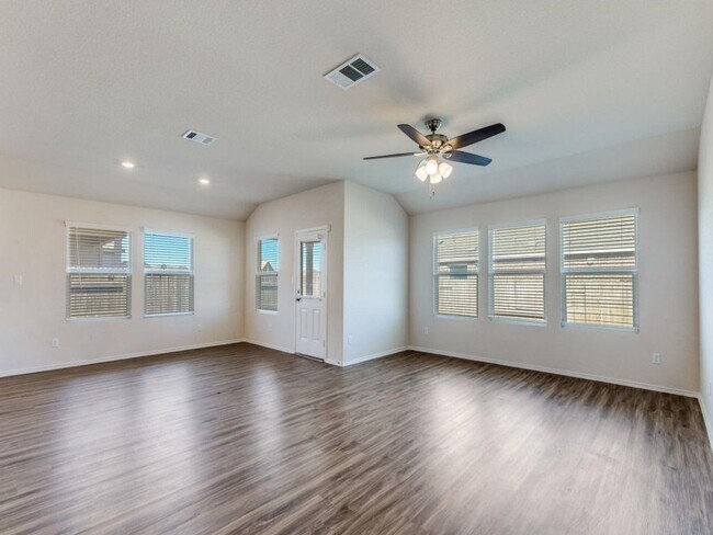 Building Photo - 114 Isaac Millsaps Trl