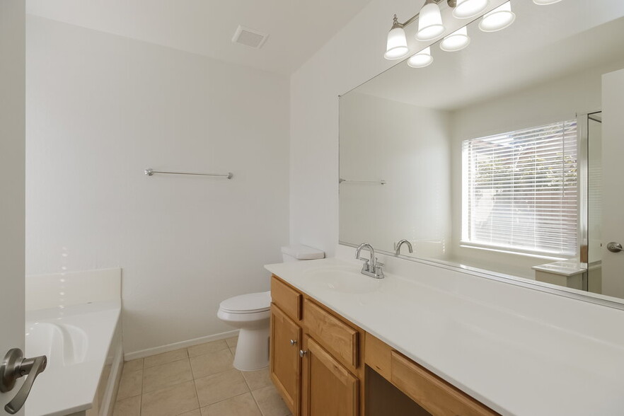 Building Photo - 3041 E Pinto Valley Rd