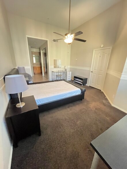 Building Photo - 13383 Savanna