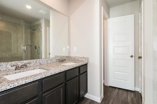 Building Photo - 5610 Briana Dee Dr