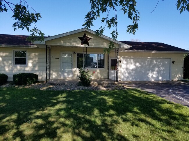 Building Photo - 3bed/1bath in Oakwood