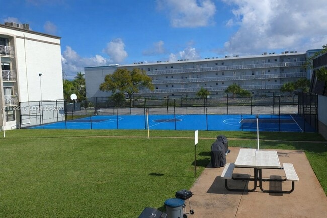 Building Photo - 500 NE 2nd St