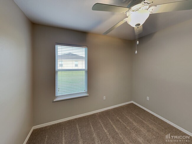 Building Photo - 1617 Tamarind Rd
