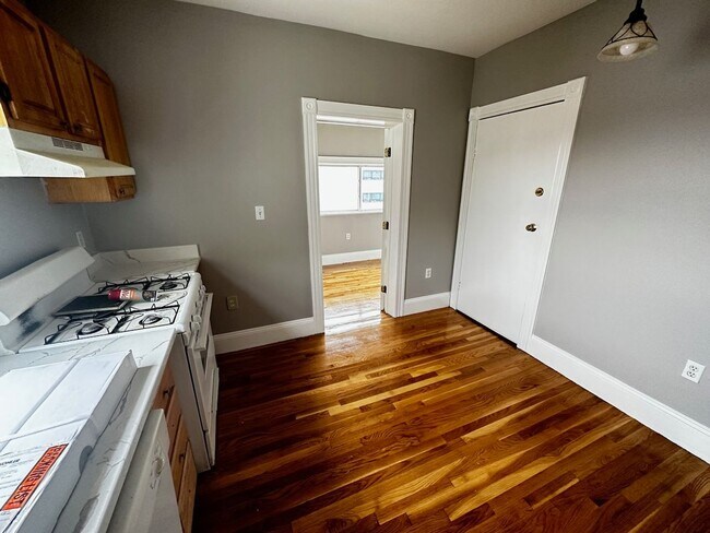 Building Photo - Available now - Only pay half broker fee -...