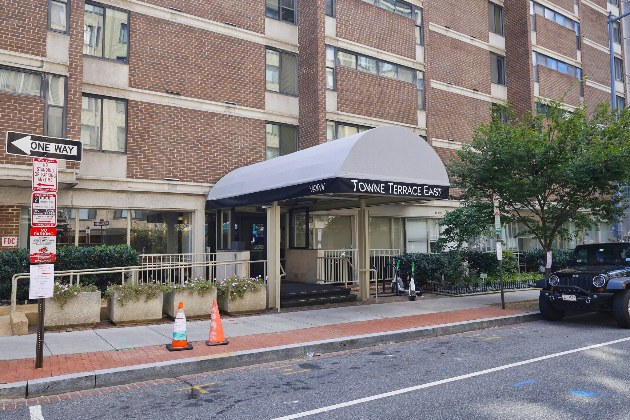 Building entrance - 1420 N St NW