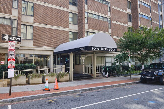 Building entrance - 1420 N St NW