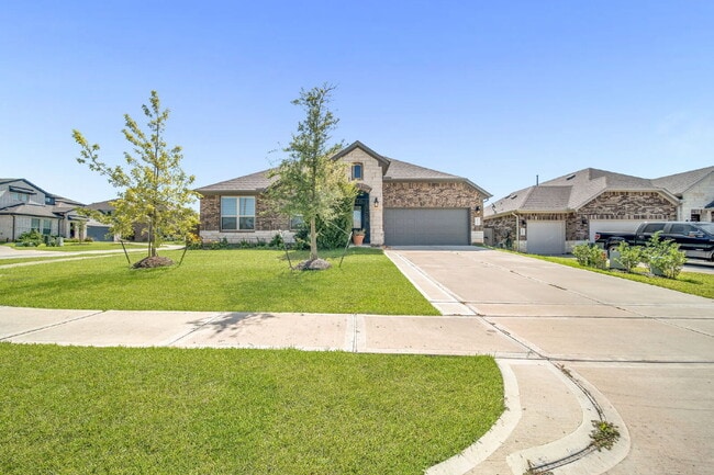 Primary Photo - Stunning 4-bedroom, 3-bathroom single-stor...