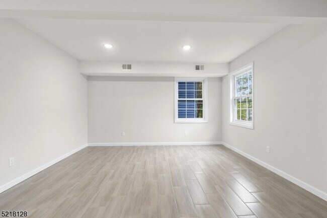 Building Photo - 173 Oakwood Pl