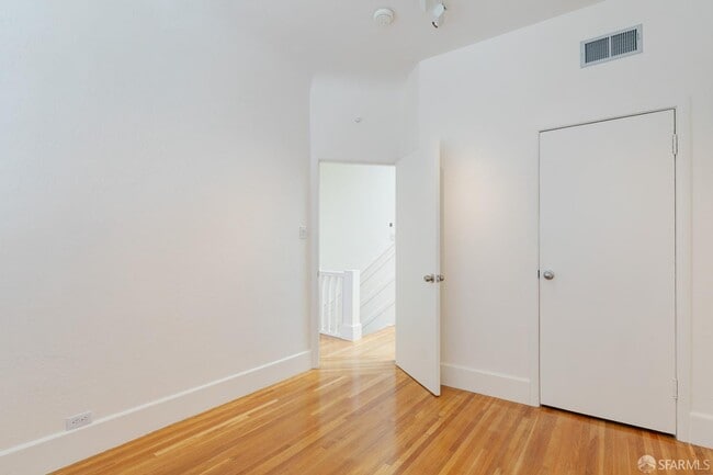 Building Photo - 2664 Baker St
