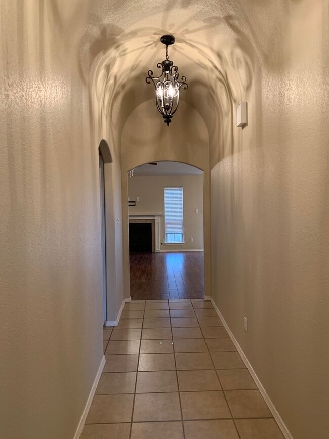 Building Photo - Beautiful Brick 3 Bed 2 Bath for Rent in F...