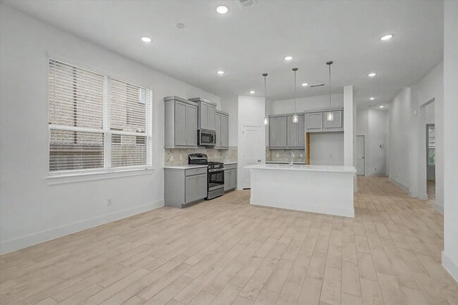 Building Photo - 21138 Garden Palm Dr