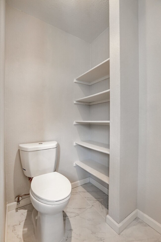 Building Photo - $1,600.00- 2 Bed 2 Bath Condo in Lakewood with in-unit laundry!