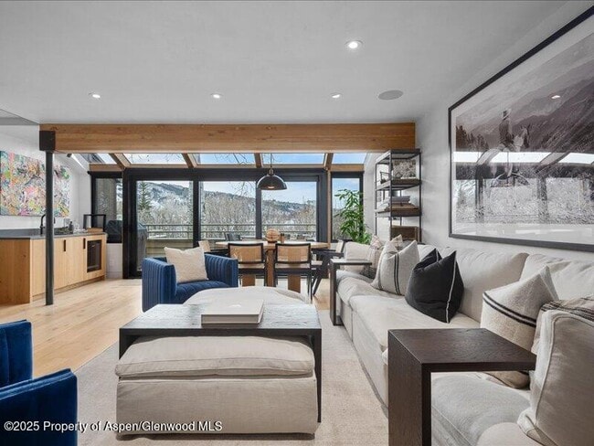 Building Photo - 100 N 8th St