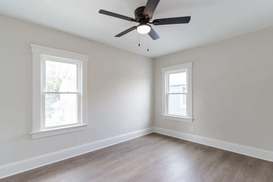 Building Photo - 1464 E 123rd St