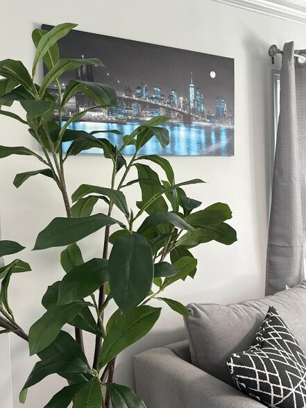 Living Room - 114 Greenway Blvd