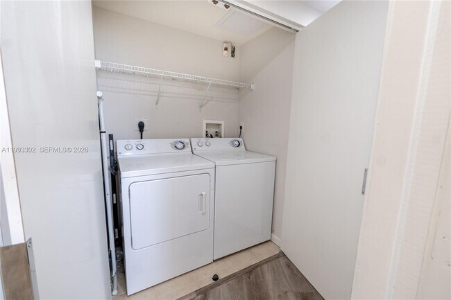 Building Photo - 19501 W Country Club Dr