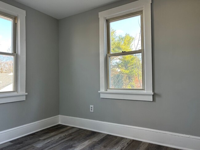 Building Photo - Newly Renovated - 4 Bedroom 1.5 Bath Singl...