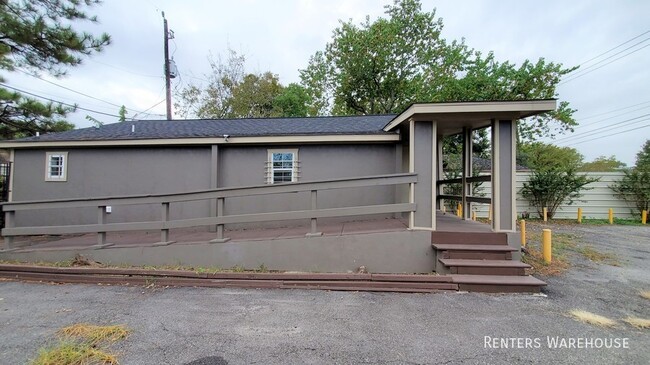 Building Photo - Awesome Commercial Property Near NRG Avail...