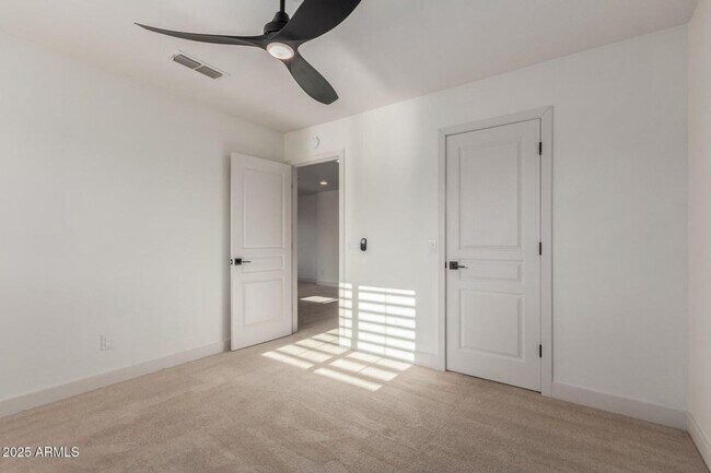 Building Photo - 3 bed, 2.5 bath Scottsdale home with POOL