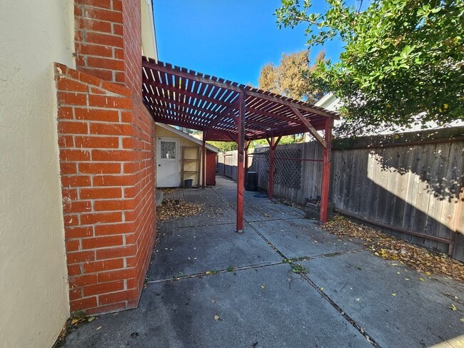 Building Photo - Beautifully updated 3-bedroom, 2-bath single-story home in one of El Sobrante’s most desirable ne...