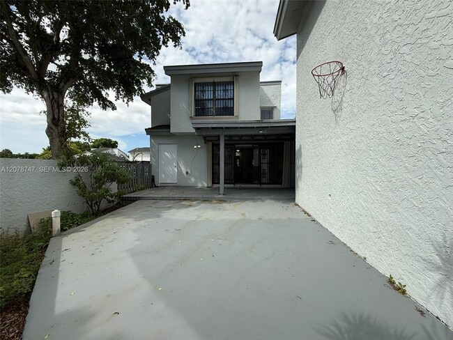 Building Photo - 746 NW 105th Pl