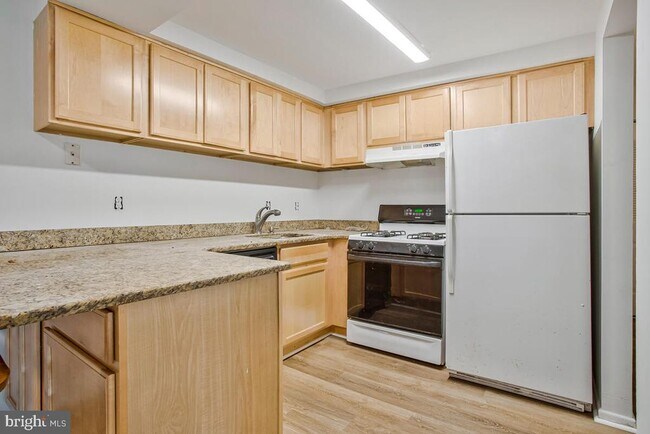 Building Photo - 2574 Riva Rd