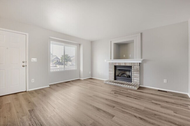 Building Photo - 5632 Marabou Way