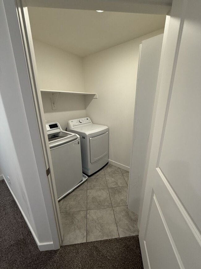 Building Photo - Beautiful Home in Spanish Fork