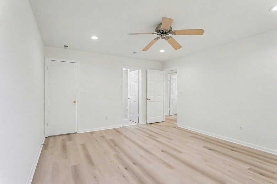 Building Photo - 13 Mullingar Ct