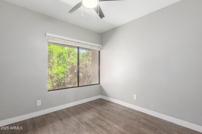 Building Photo - 4220 E Almeria Rd