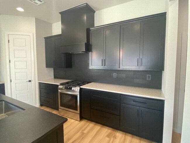 Building Photo - Beautiful contemporary 2-story home with 3 bedrooms and 2 bathrooms in Addison Creek.