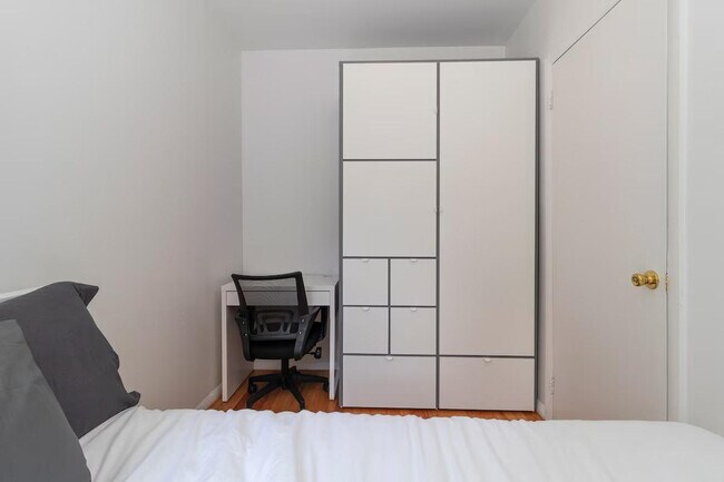 Building Photo - 306-318-318 E 96th St