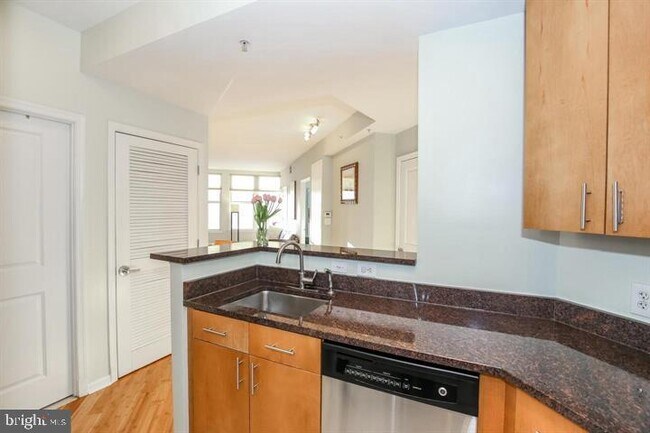 Building Photo - 715 6th St NW