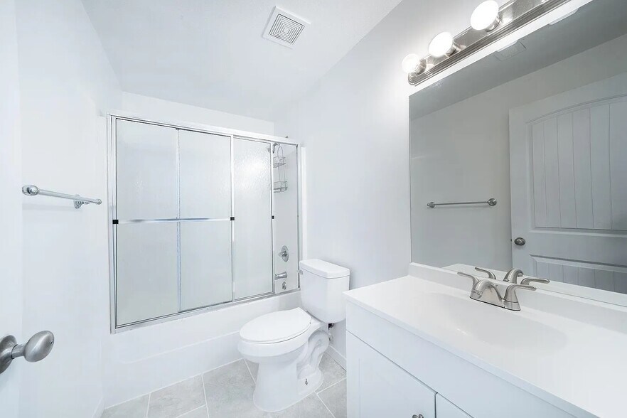 Building Photo - 14011 E Watson St