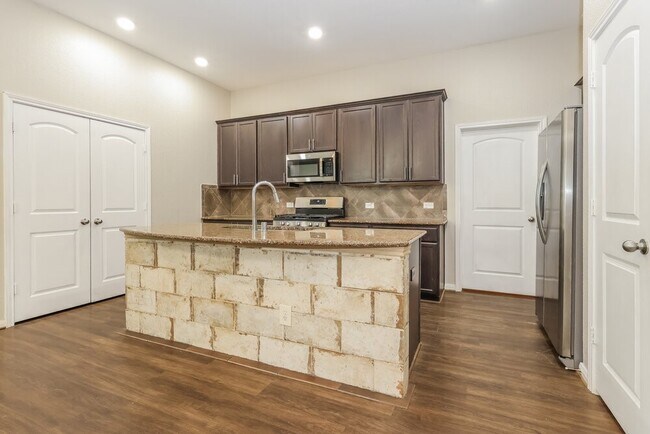 Building Photo - 320 Terra Vis Cir