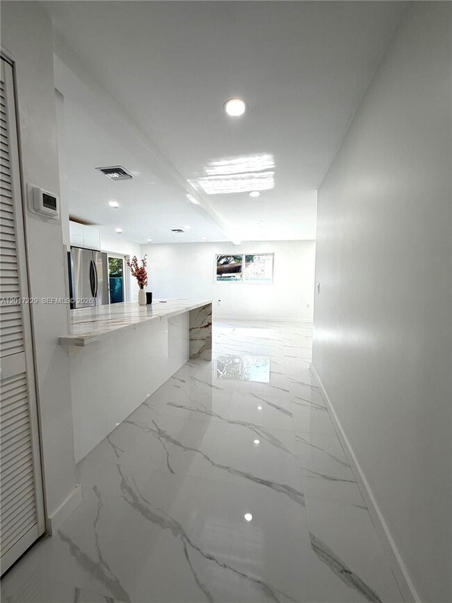 Building Photo - 6091 SW 64th Terrace