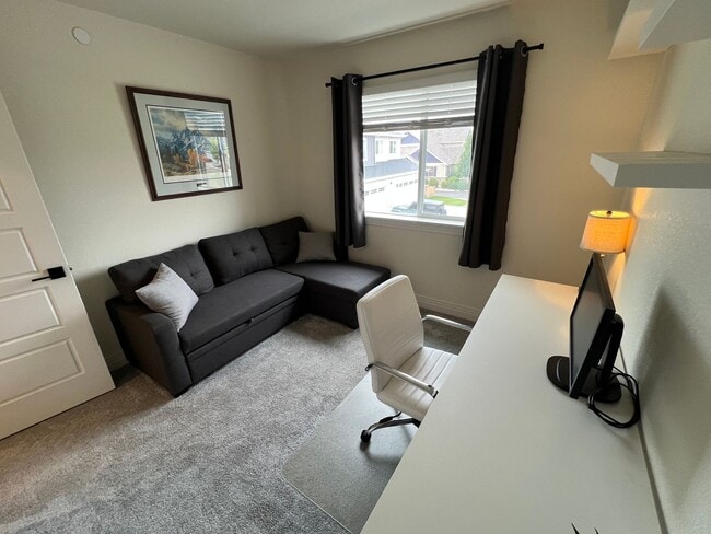 Building Photo - Students Welcome! 2 Story townhome in Registry Ridge---furnished option available
