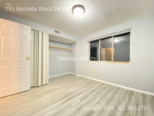 Building Photo - 751 Heather Ridge Dr