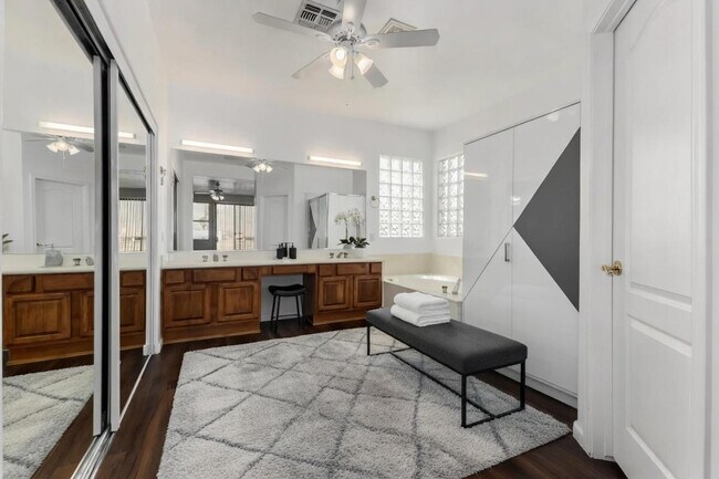 Building Photo - 918 W Windsong Dr