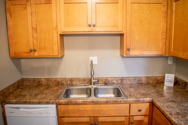 Building Photo - 1085 Cs-1574