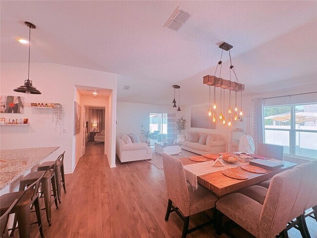 Building Photo - 1084 Papaya Cir.