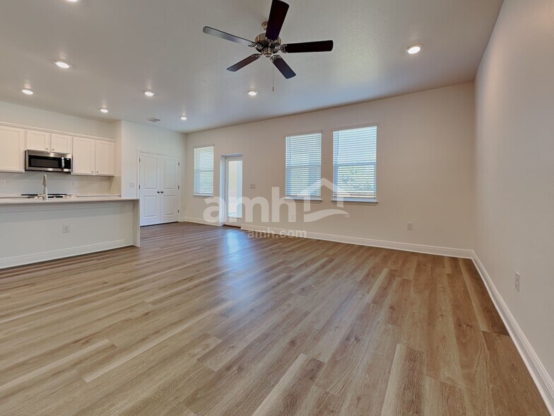 Building Photo - 6756 Atlantic Bch Ave