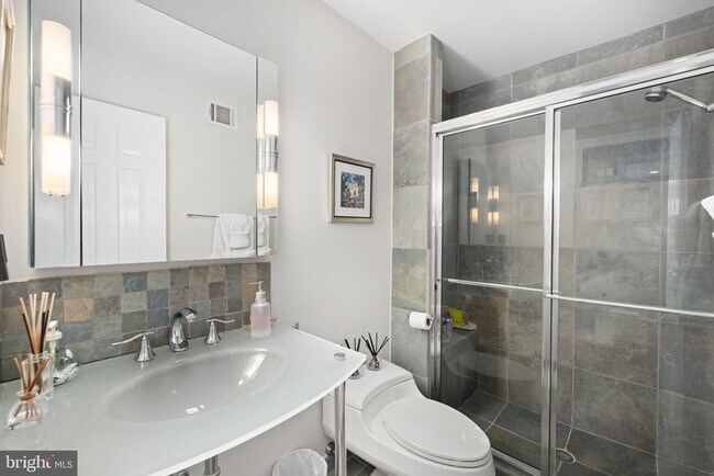 Building Photo - 1136 Pine Hill Rd