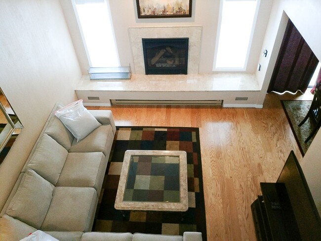 Building Photo - Large Furnished Townhome in Loch Haven Hills