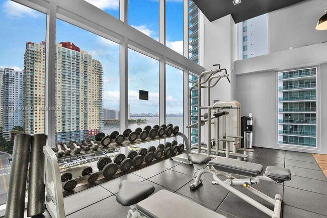 Building Photo - 1300 Brickell Bay Dr