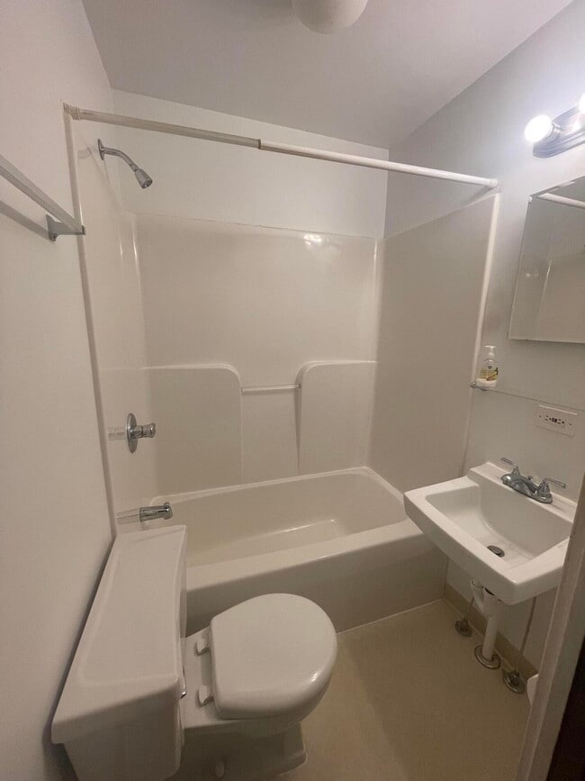 Building Photo - 8224 W Main St